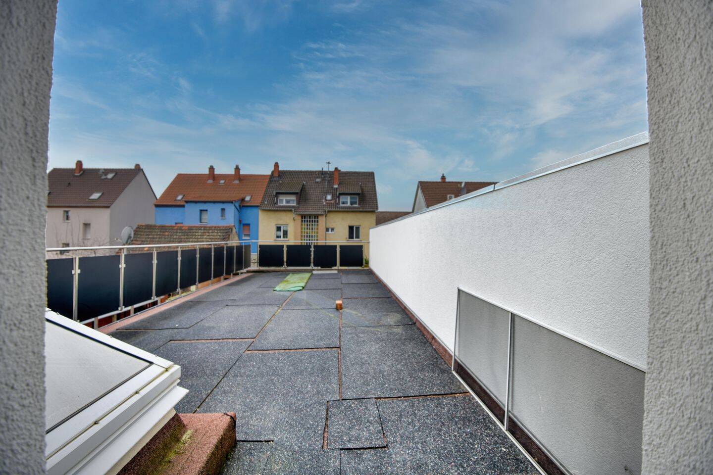 Bezugfsfreie 6 ZKBB mit XL-Panoramaterrasse & Gemeinschaftsgarten | Gepflegtes 2FH mit Garage – Mannheim – Vorschaubild 3