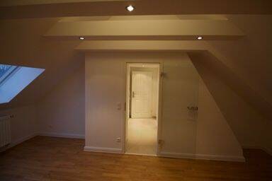 Ruhige 2 Zimmer Dachgeschosswohnung in Nürnberg Altenfurt – Nürnberg – Vorschaubild 4