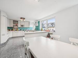 Vielseitiges Immobilien-Ensemble in Reisholz: bereits geteiltes MFH, Gewerbe und Garagenhof – 40599 Düsseldorf – Vorschaubild 4