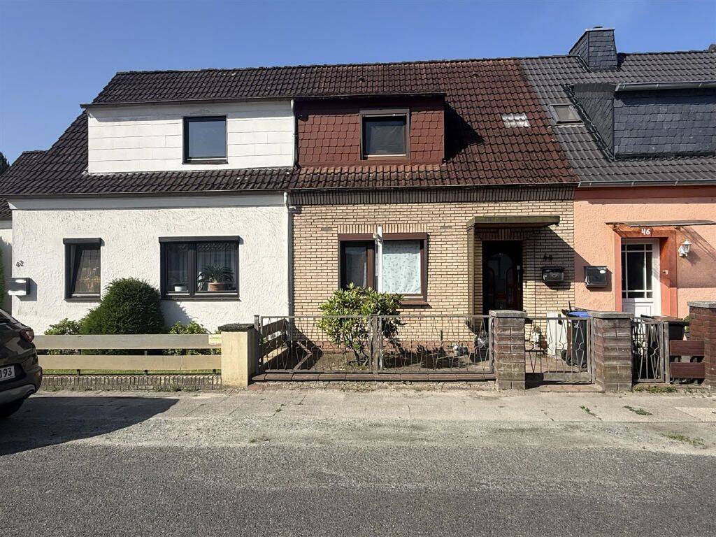 Reihenmittelhaus mit großem Grundstück und vielseitigem Potenzial in Bremen Oslebshausen – Bremen – Vorschaubild 2