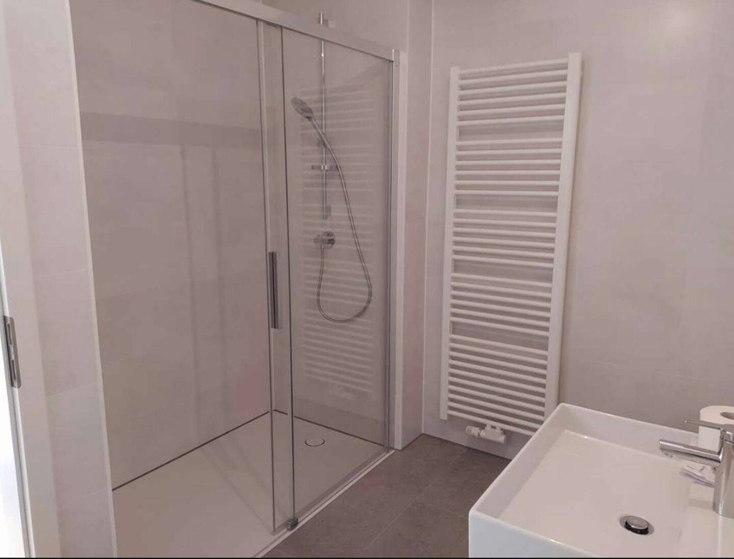 Super Dachterrassenwohnung, ruhig, hell, am Park, S-Bahn 200 m. – München – Vorschaubild 7