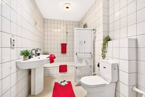 FREIRAUM - Großzügige 4-Zimmer-Wohnung mit zwei Balkonen und zwei Einzelgaragen in Stuttgart-Hofen – 70378 Stuttgart – Vorschaubild 7