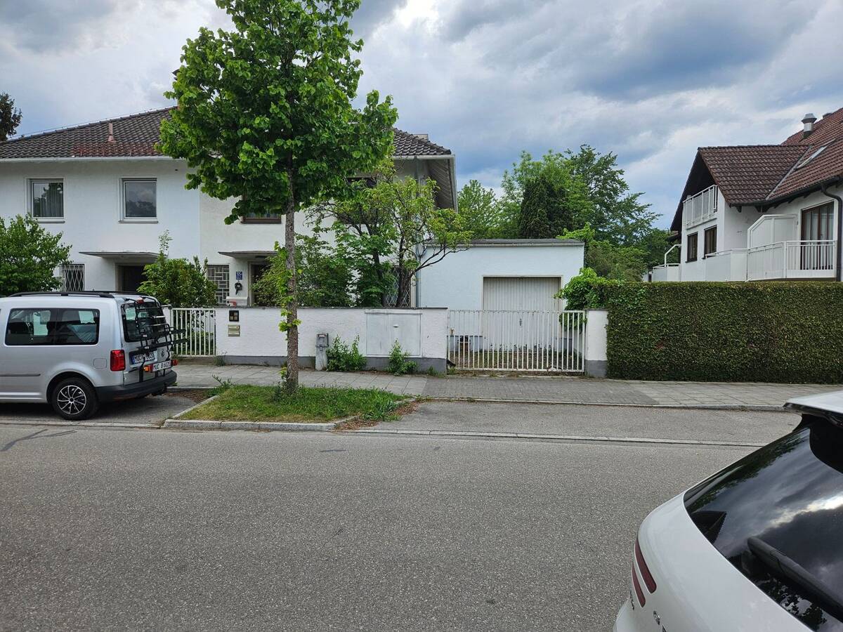 Familienfreundliches Haus mit Balkon und Terrasse in München Pasing-Obermenzing – 81247 München – Bild 1 von 9
