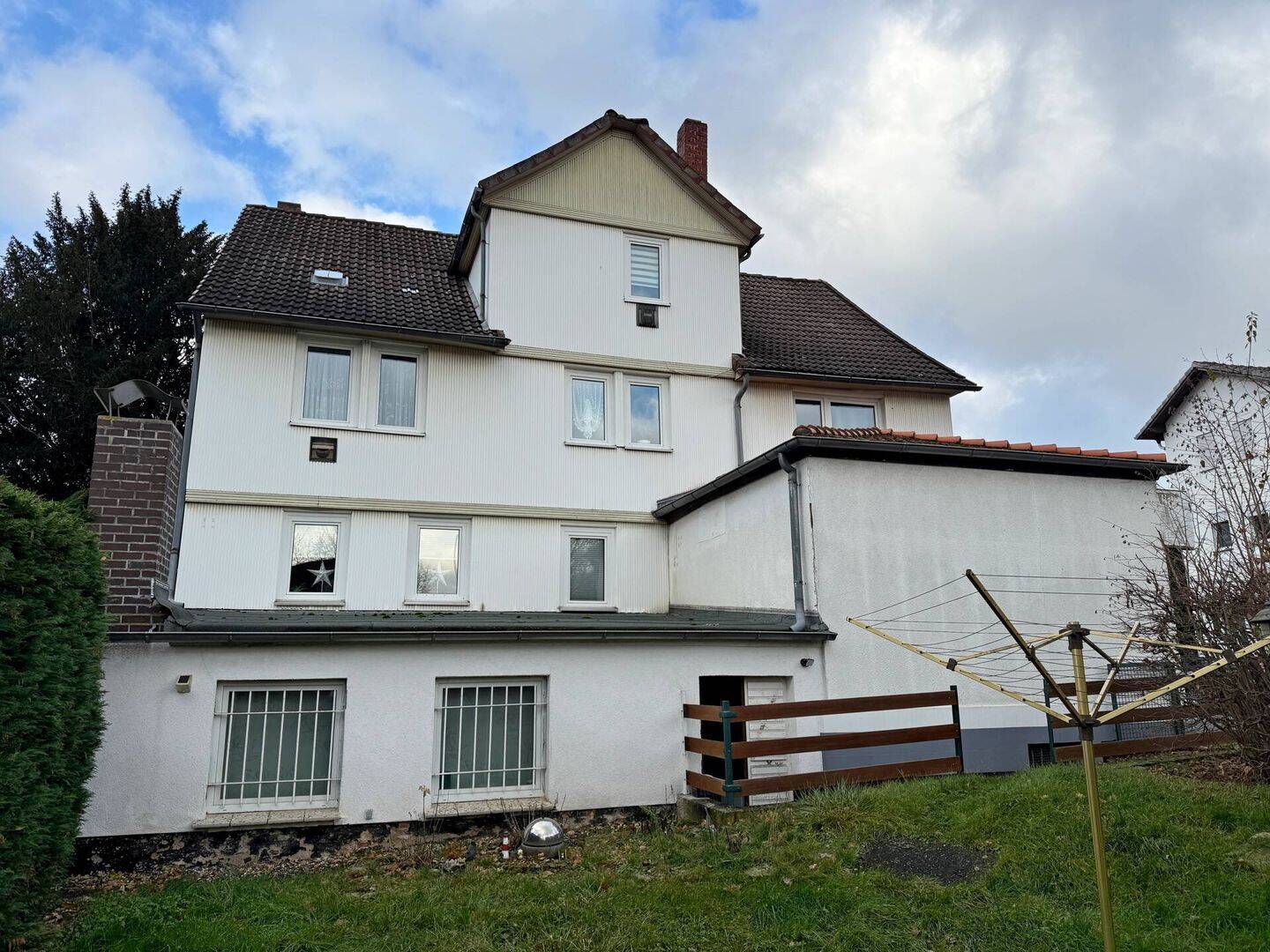 Wohn- und Geschäftshaus mit 5 Wohneinheiten, 1 Gewerbeeinheit und zusätzlichen Garagen, Carports uvm – Kassel – Vorschaubild 5
