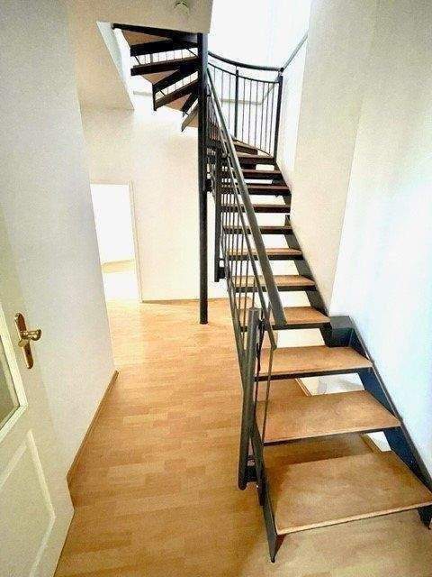 Große Maisonette 2,5 Raum Wohnung, mit Wohnküche, Gäste-WC und 2 Balkonen.