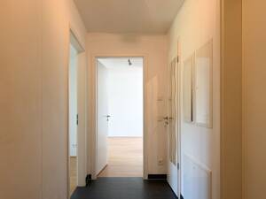 Schöne 2-Zimmer-Wohnung mit sonnigem Balkon und Tiefgaragenstellplatz – 81369 München – Vorschaubild 7
