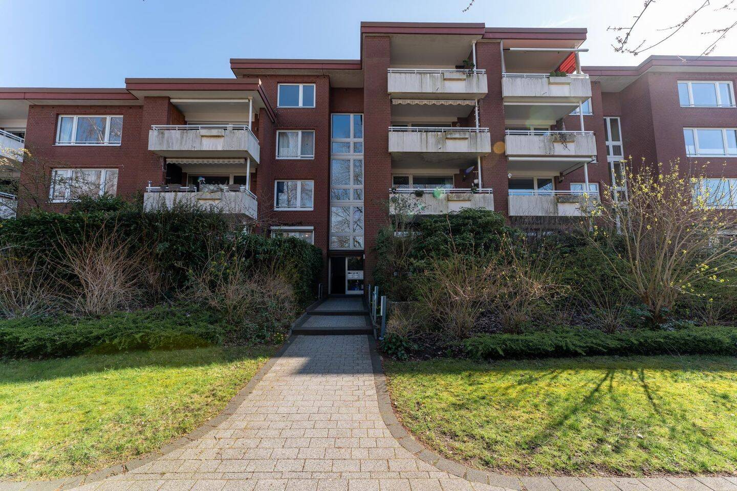 Courtagefrei! Großzügige 4-Zi. ETW mit TG-Stellplatz in gewachsener und familienfreundlicher Lage