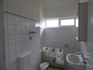 Großzügig geschnittene DG-Wohnung mit Balkon ***Laminatfußboden***Wannenbad*** – 12459 Berlin – Vorschaubild 6