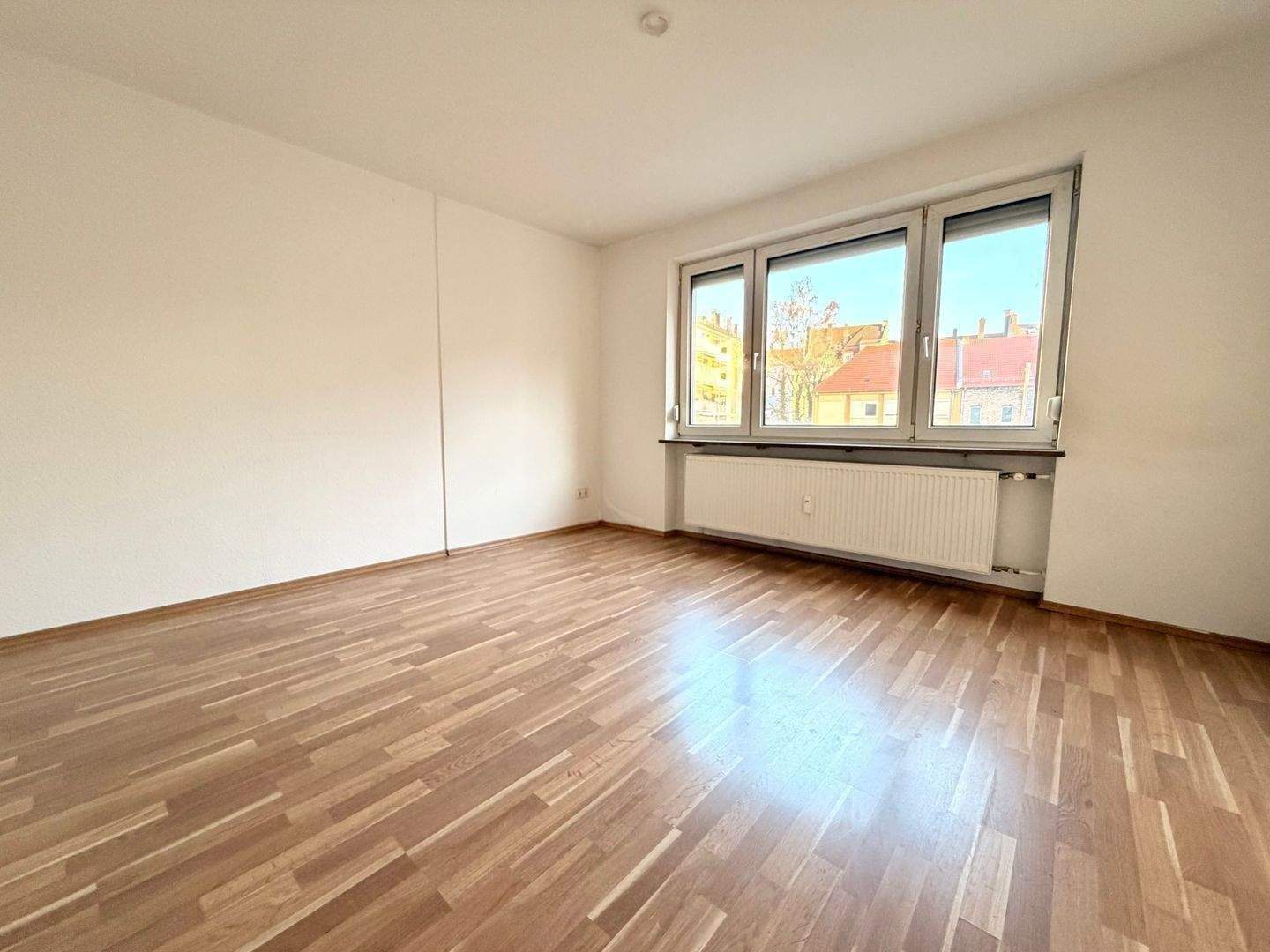 super gepflegte 2 Zimmer Wohnung in ruhiger Südstadtlage +++ mit Aufzug und Einbauküche ++ – Nürnberg – Vorschaubild 2