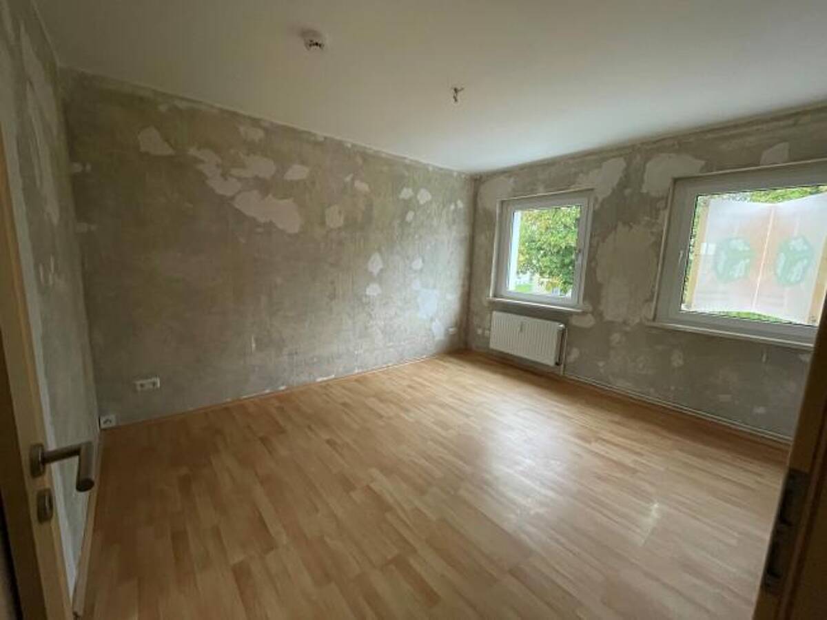 2-Raum-Wohnung selbst gestalten und Miete sparen! – 39387 Oschersleben – Bild 1 von 6