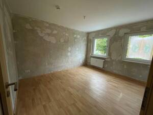 2-Raum-Wohnung selbst gestalten und Miete sparen! – 39387 Oschersleben – Vorschaubild 1