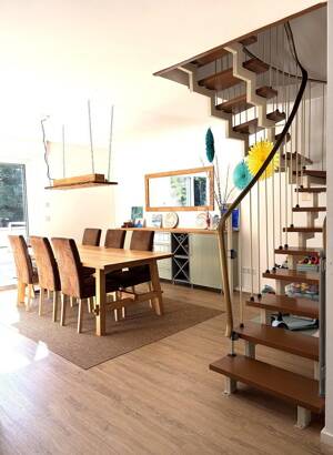 Exquisites Wohnerlebnis: 5 Zimmer, 3 Balkone, 2 Ebenen, Klima, Garage und und und.....