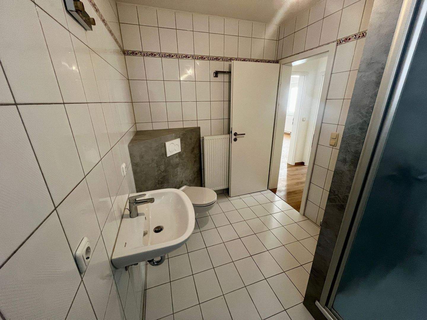 Frisch Renovierte 1-Zimmer Wohnung in entspannter Lage mit Terrasse – Regensburg – Vorschaubild 4