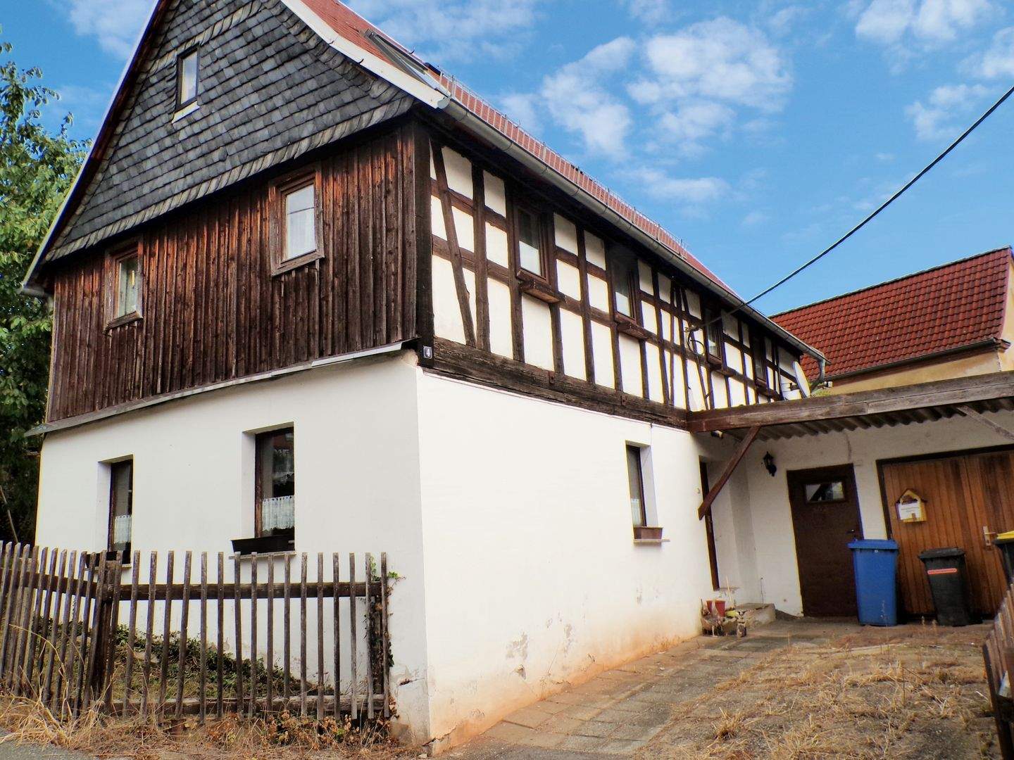 Fachwerkhaus zum sanieren mit Grundstück in Steinpleis zu verkaufen! – Werdau – Bild 1 von 9