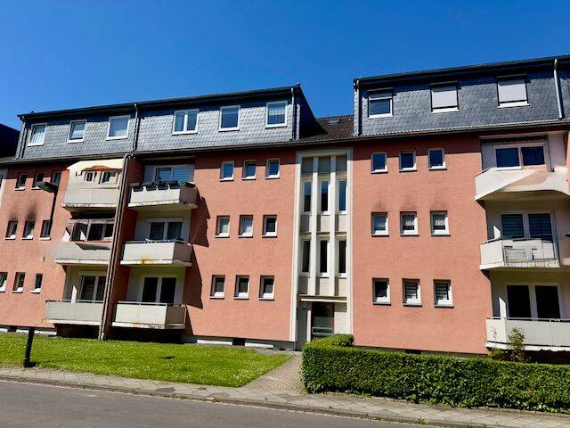 KLEINE ERDGESCHOSS WOHNUNG MIT BALKON!!!