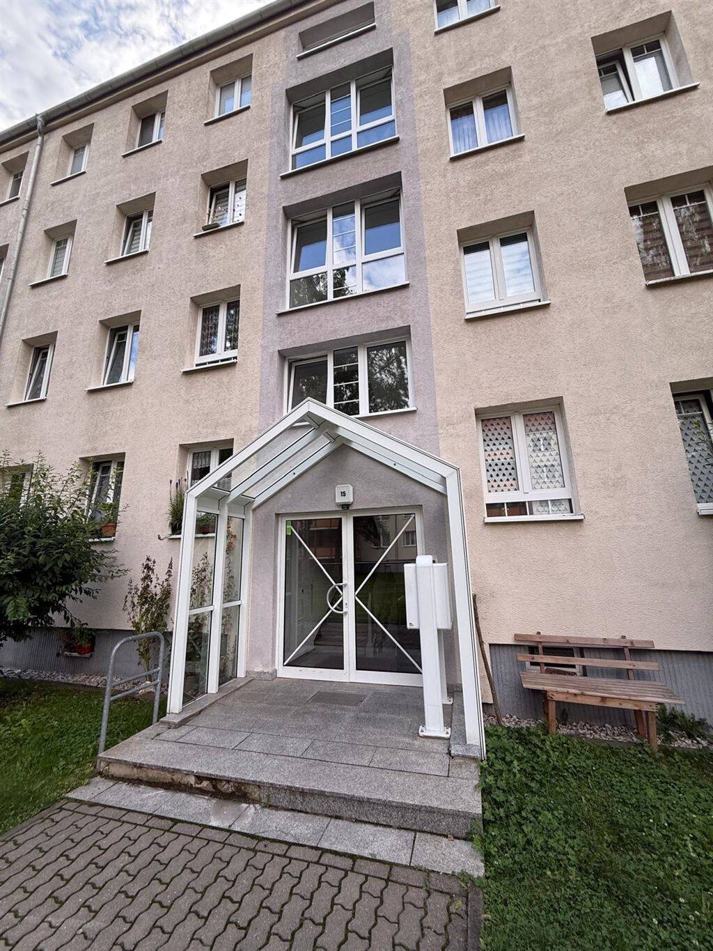 Gemütliche und vermietete 3-Zimmer mit Laminat, Balkon, Stellplatz und Wannenbad in ruhiger Lage! – Chemnitz – Vorschaubild 8