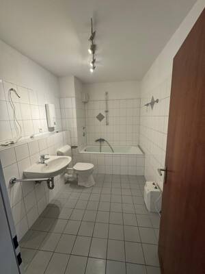 Familienfreundliche 3,5-Zimmer-Wohnung mit Balkon in Duisburg-Mitte – 47051 Duisburg – Vorschaubild 5