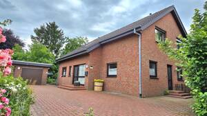 VERKAUFT!! IN FAMILIENFREUNDLICHER, ZENTRUMSNAHER LAGE! Solides Wohnhaus mit Einliegerwohnung und Doppelgarage in Bad Essen – 49152 Bad Essen – Vorschaubild 3