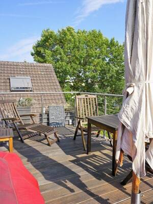 Klimatisierte Maisonette-Wohnung, voll möbliert, mit großer Dachterrasse & Stellplatz – 40547 Düsseldorf – Vorschaubild 5