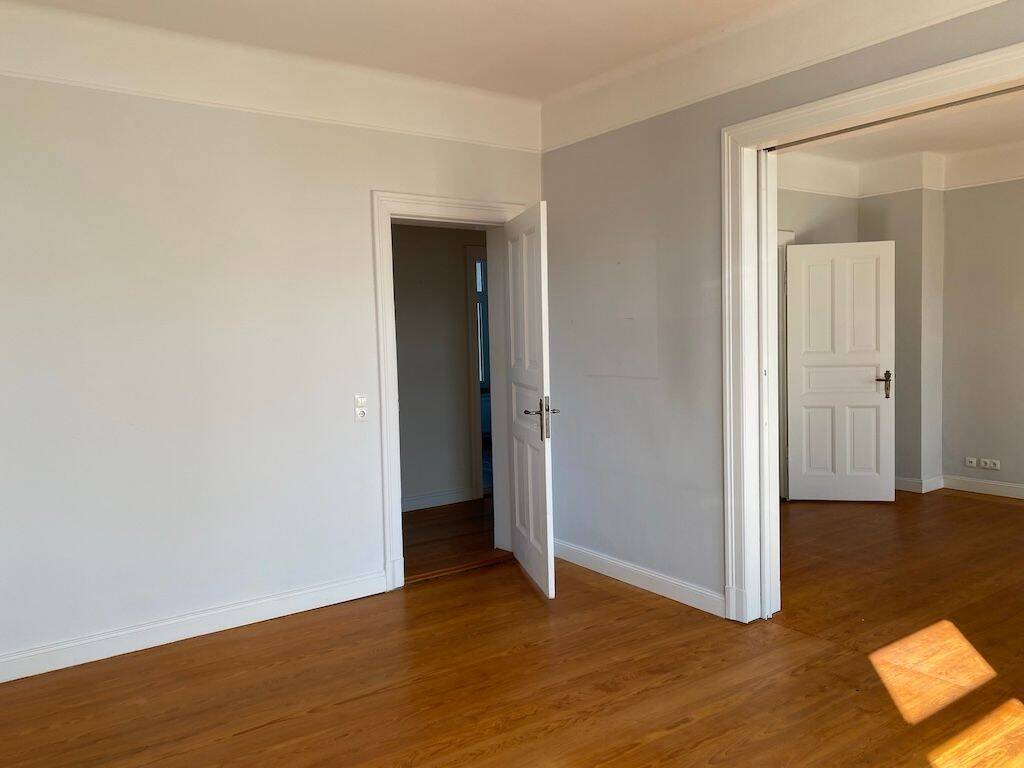 Großzügige, gut geschnittene 3-Zi-Wohnung mit Einbauküche und Balkon in zentraler Lage in Kiel Nord – Kiel – Vorschaubild 4