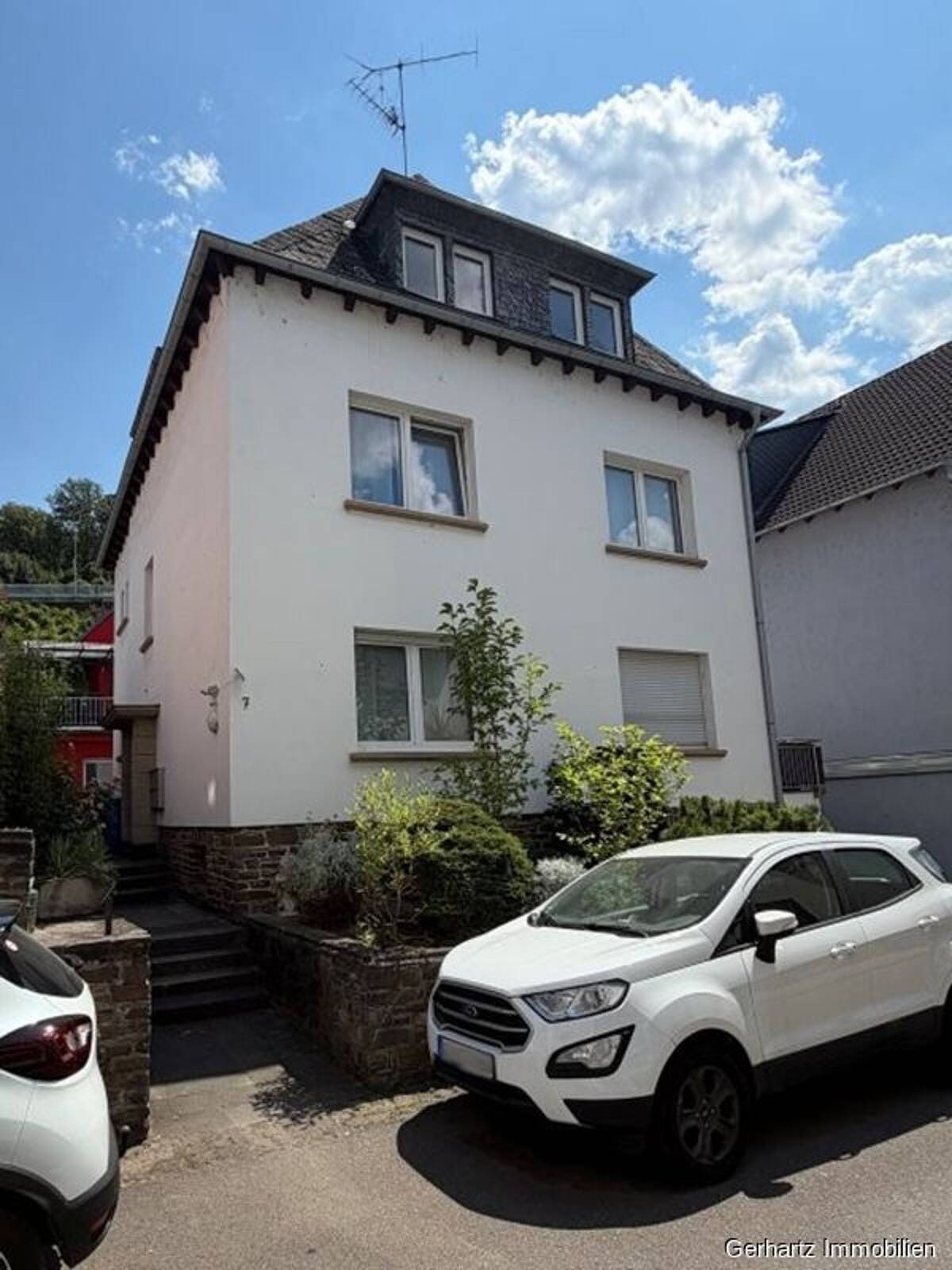 Gelegenheit: Mehrfamilienhaus mit 3 Wohneinheiten und 1 Garage, Koblenz-Pfaffendorf. – 56076 Koblenz – Bild 1 von 9
