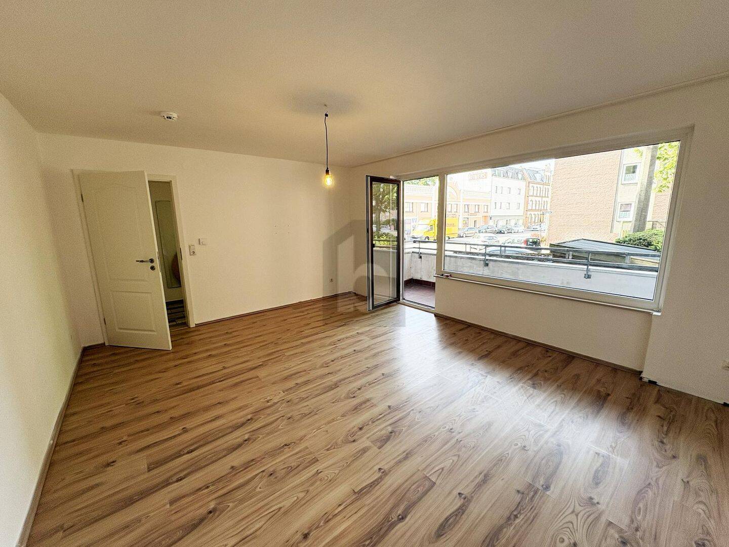 MODERNISIERT, ZENTRAL MIT SÜDBALKON – Neumünster – Vorschaubild 2