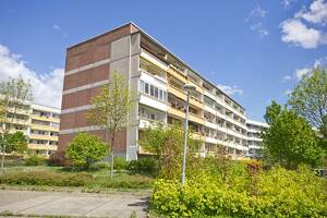 Große 3-Raumwohnung Balkon und Blick auf die Heide! – 6120 Halle (Saale) – Vorschaubild 2