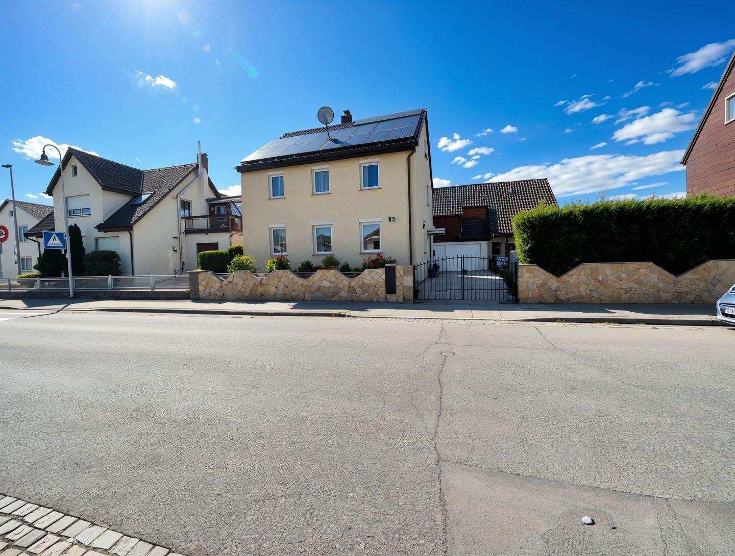 Zentral gelegenes Einfamilienhaus mit Photovoltaik & Wärmepumpe – Eislingen/Fils – Vorschaubild 4