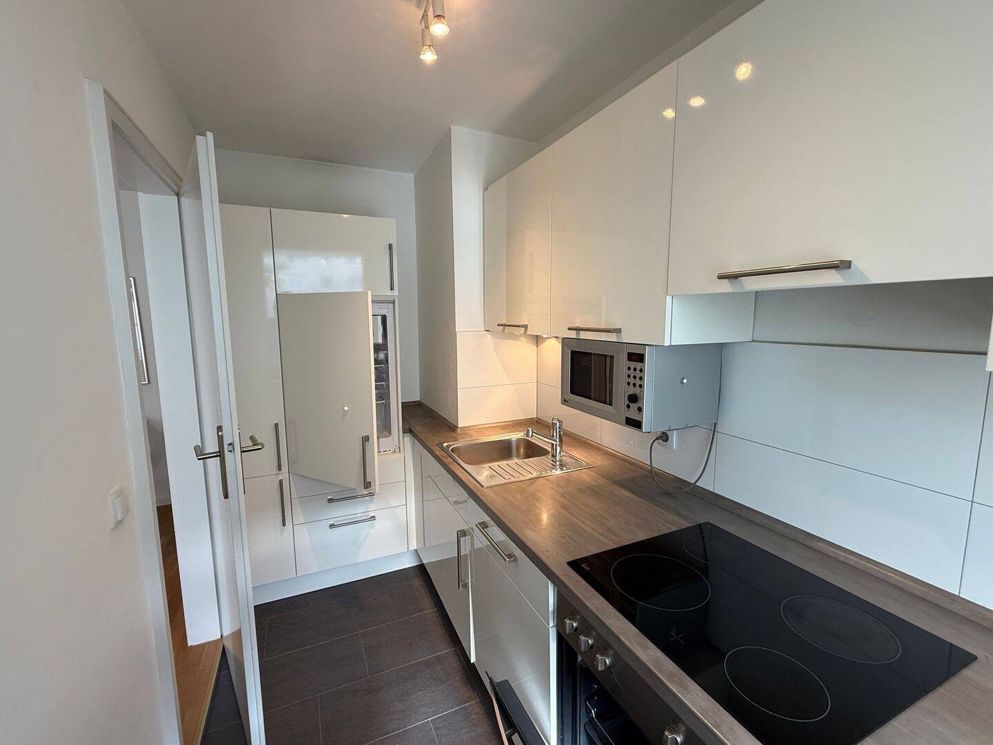 Möbliert: Moderne 2-Zimmer Wohnung mit Balkon – München – Vorschaubild 7