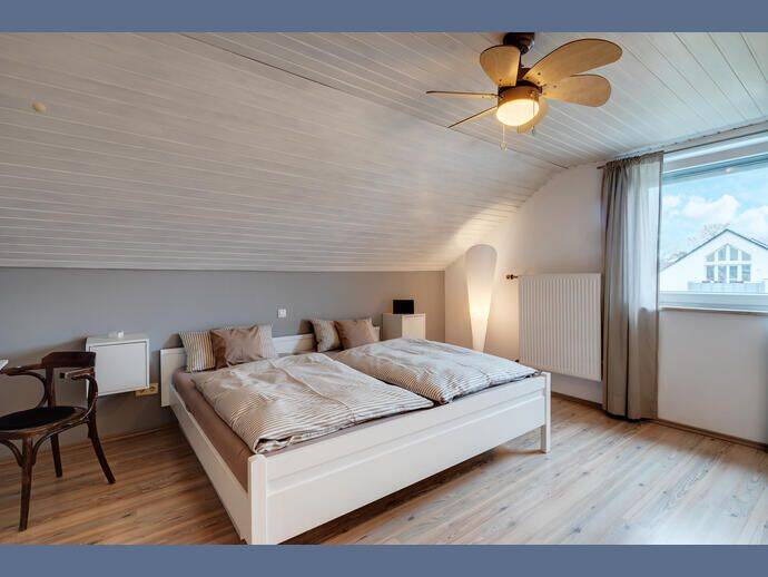 Möbliert: Schöne Dachgeschosswohnung in Lerchenau – München – Vorschaubild 5