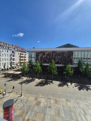 Wohnen in bester Altstadtlage – frisch renoviert mit Blick auf Frauenkirche und Kulturpalast