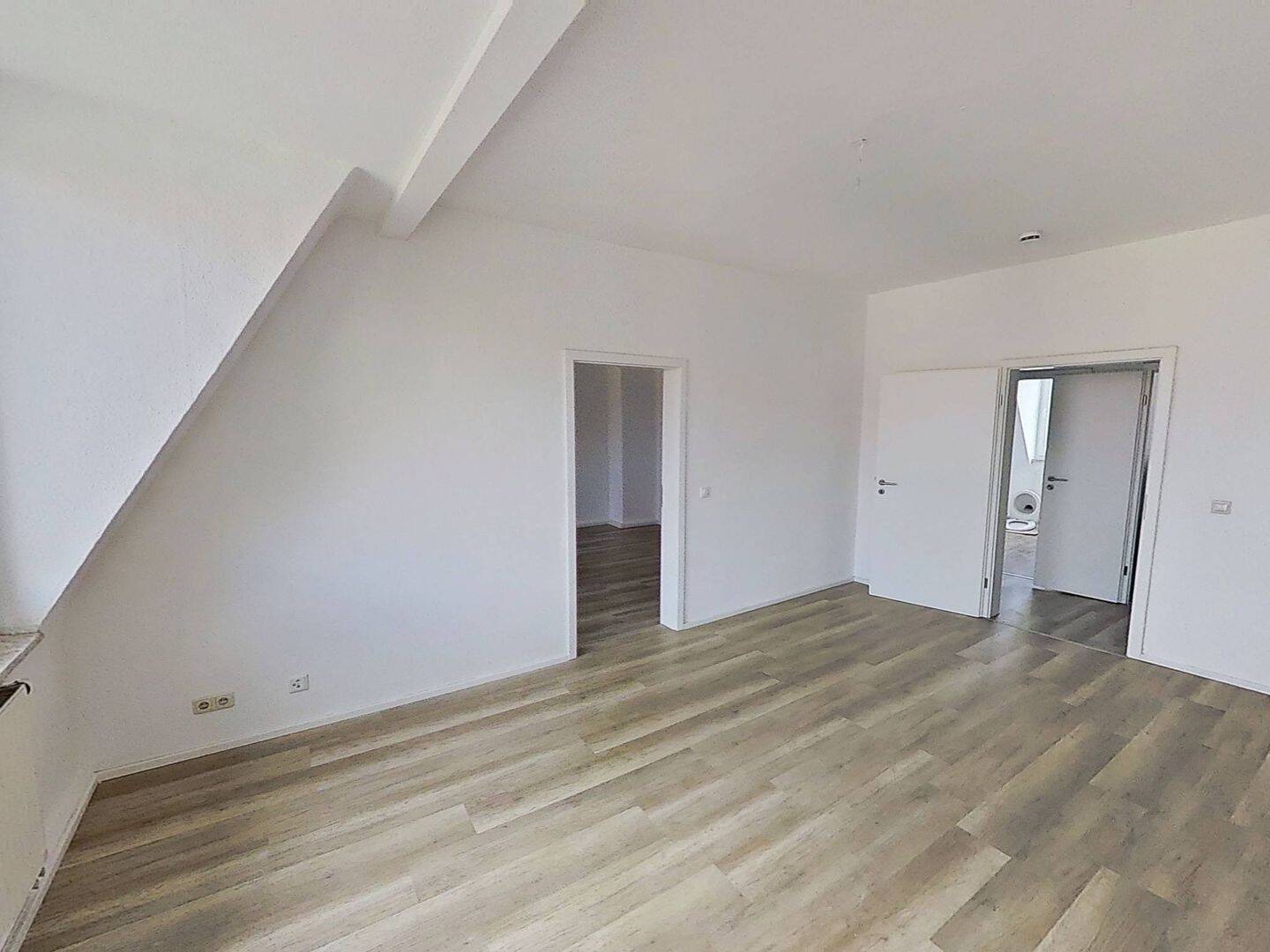 ++Charmantes 3-Zimmer-Zuhause: Durchdachte Raumaufteilung und viel Tageslicht++ – Nürnberg – Vorschaubild 2