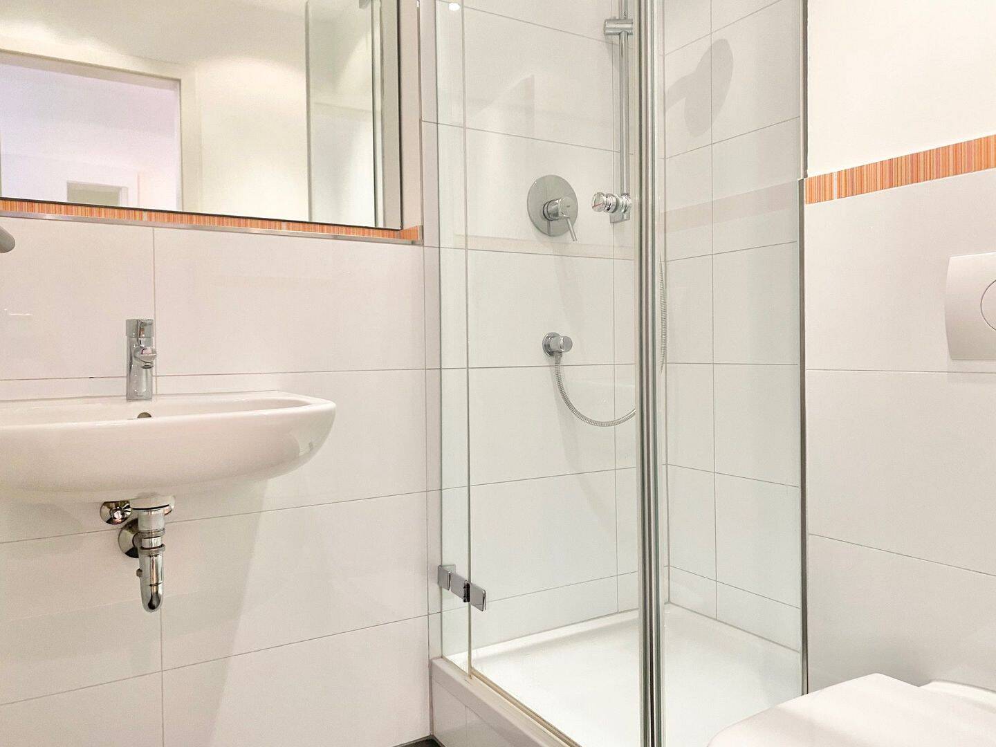 TOP MODERNES VOLL MÖBLIERTES 1 ZIMMER APARTMENT MIT BALKON ***NUR FÜR STUDENTEN ODER AUSZUBILDENDE****** – Nürnberg – Vorschaubild 8