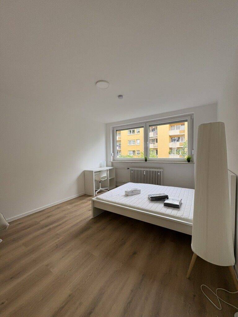 Sofort verfügbar! Möbliertes WG-Zimmer mit Balkon in 3er-WG – München – Vorschaubild 4