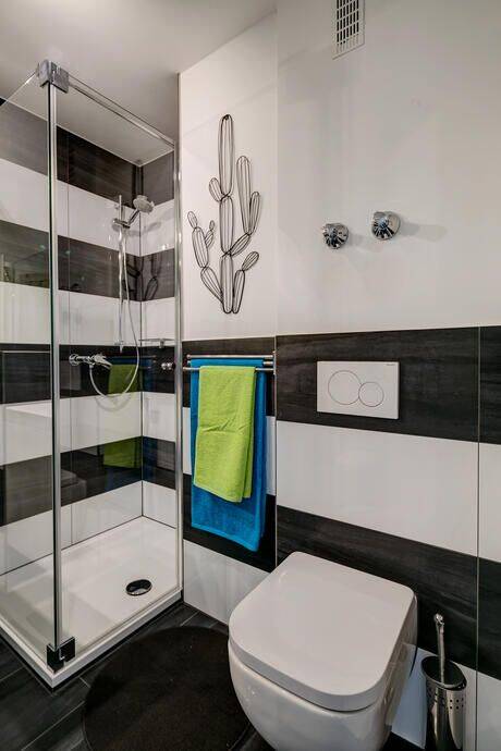 Möbliert: Moderne 2,5 Zi-Dachterrassenwohnung – München – Vorschaubild 9