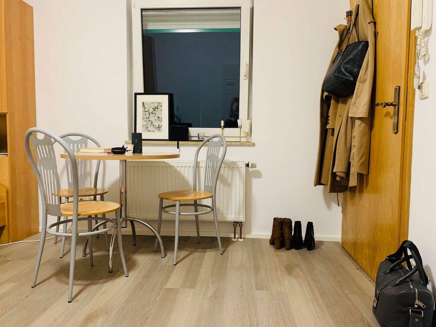 Möbliertes 1-Zimmer Apartment nur an Studenten zu vermieten ! Anfragen bitte nur per E-Mail. – Erlangen – Vorschaubild 2