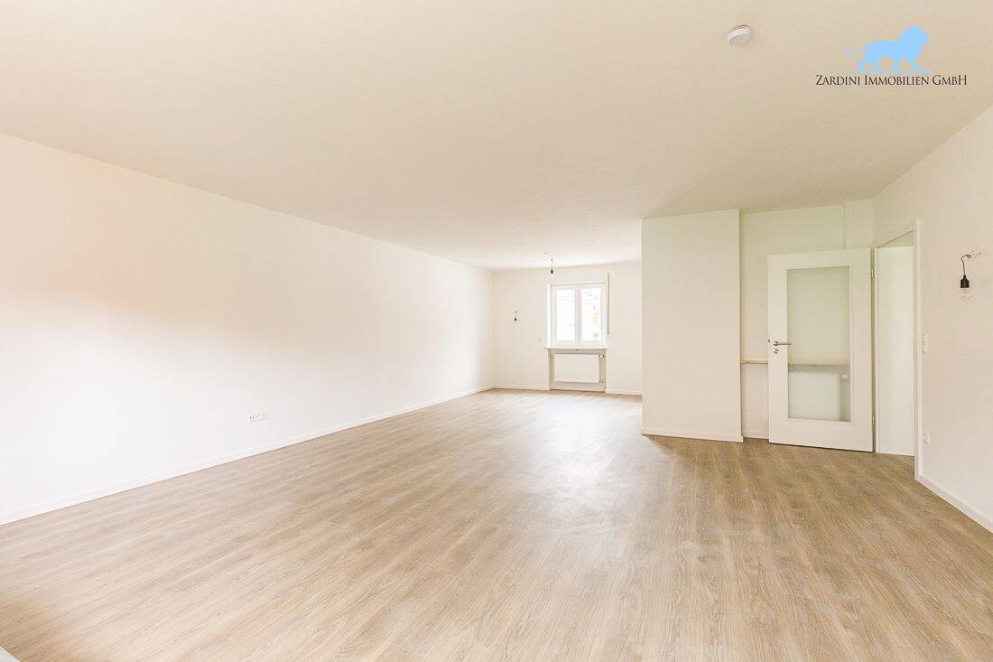 Helle renovierte 4 Z. Wohnung mit Terrasse und Vorgarten