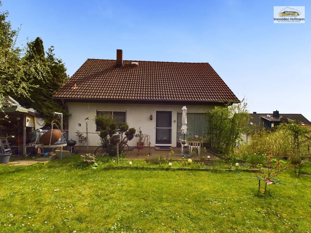 Vielseitiges 2-Familienhaus mit Ausbaureserve & großem Garten in Birstein – Birstein – Bild 1 von 9