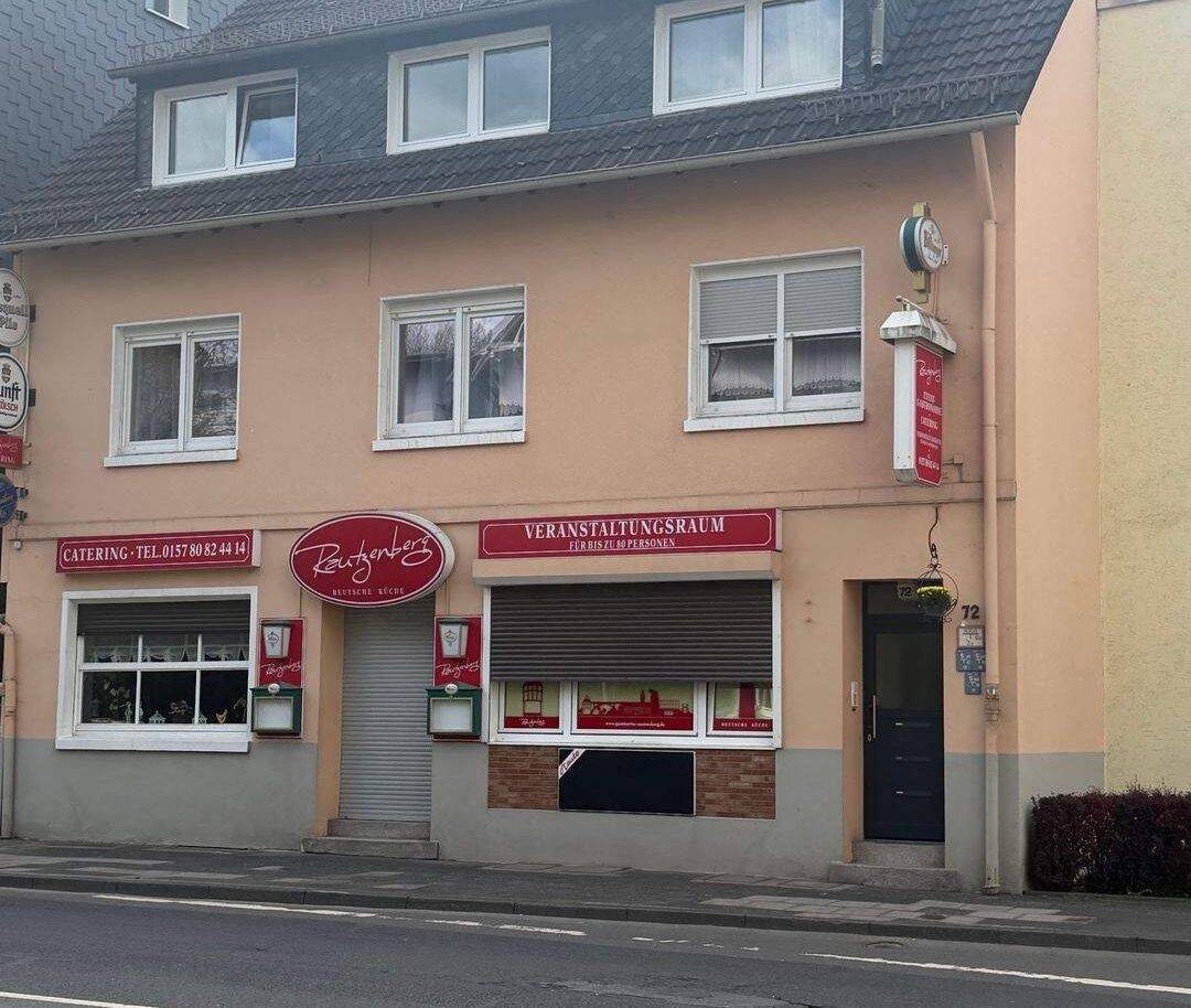 Freistehende Zweifamilienhaus mit Zusätzliche Gastronomiefläche