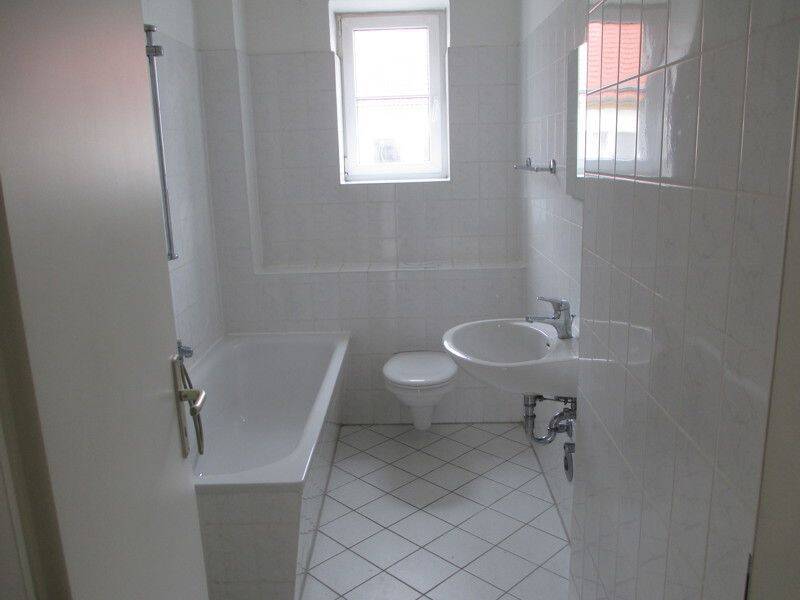 Alles was man braucht: ca 30 m2 Wohnzimmer+ ca 8,5 m2 großem Balkon! – Magdeburg – Vorschaubild 6