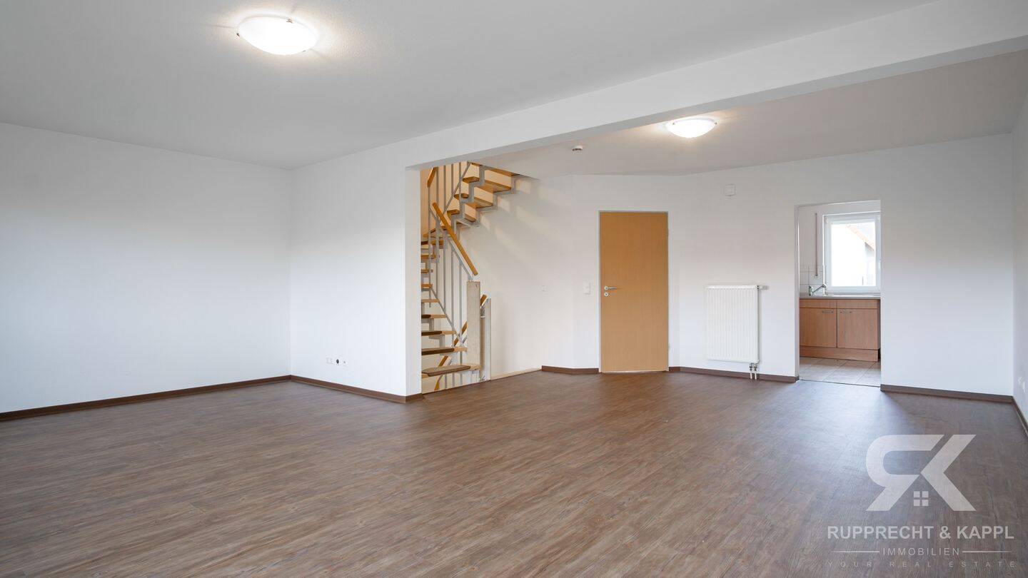 Moderne und renovierte Doppelhaushälfte mit 5 Schlafzimmern, Garage und 2 Bäder in Vilseck – Vilseck – Vorschaubild 8