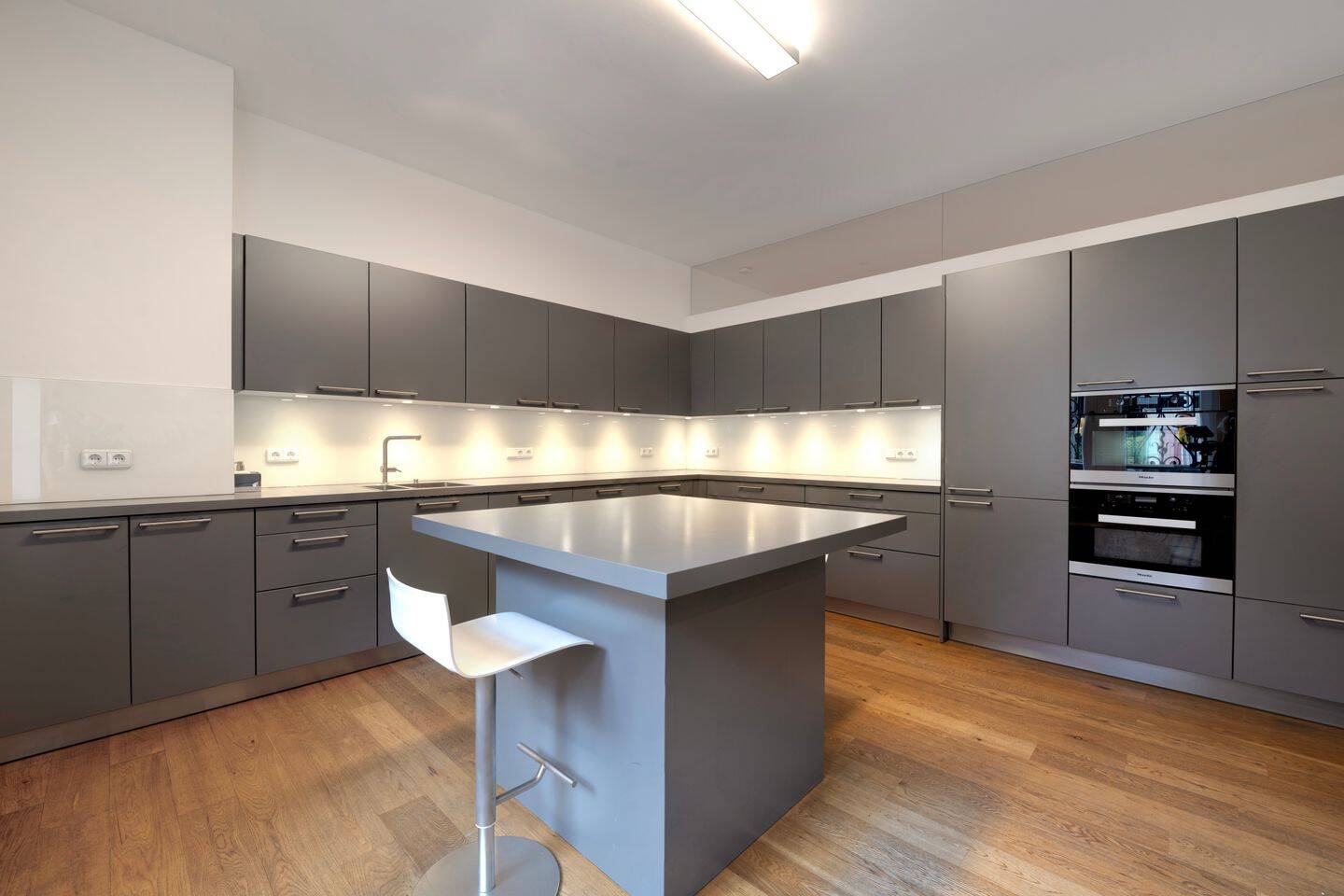 MODERNE ERDGESCHOSSWOHNUNG AM HOFGARTEN – Düsseldorf – Vorschaubild 4