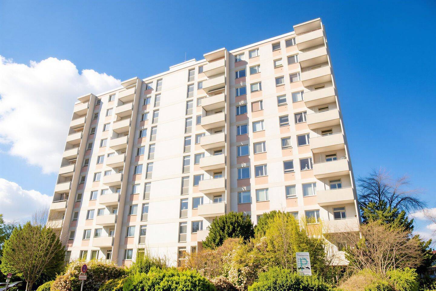 Hansaviertel mit City-Blick: Freie 2-Zimmerwohnung im 7.OG