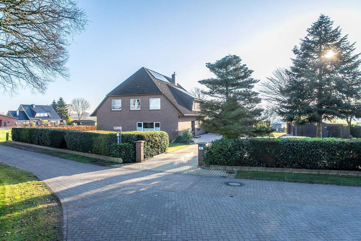 Hochwertiges Zweifamilienhaus mit großem Grundstück in Hatten – Hatten – Vorschaubild 3