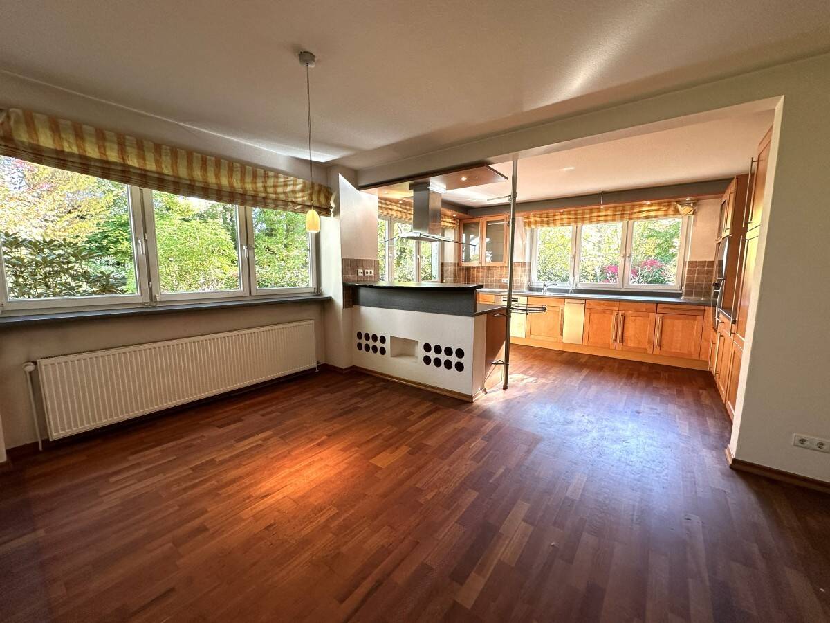 Ein Haus, zwei Chancen: Großzügiges EFH mit parkähnlichem Garten & abtrennbarem Baugrundstück – Hamburg – Vorschaubild 8