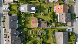 Großzügiges Anwesen mit Weinbergblick, Gartenidylle und weiterem Baupotenzial – 97084 Würzburg – Vorschaubild 2