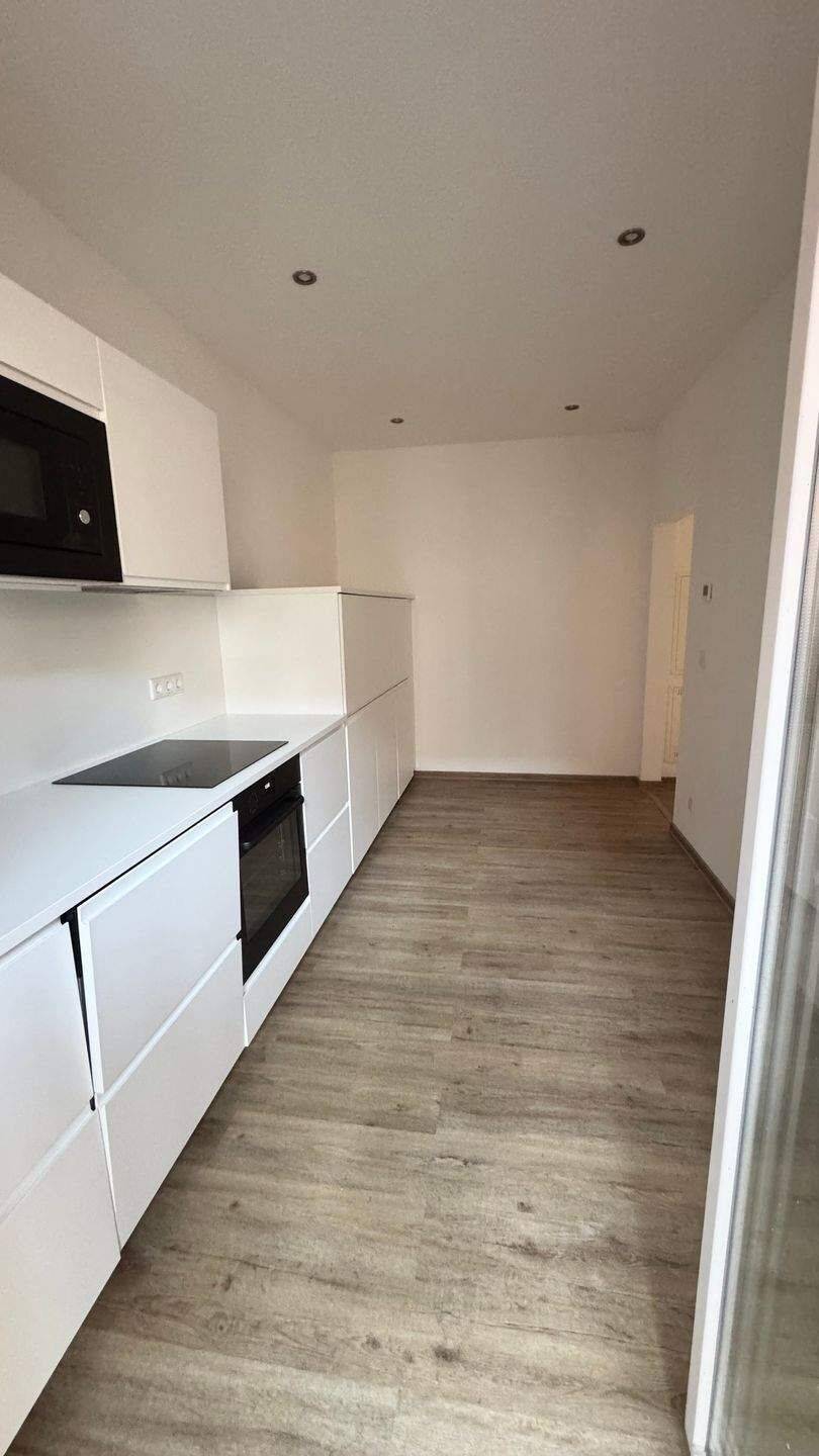 Gostenhof ! Helle chice u. moderne 2-Zi.-Altbau-Whg. 52 m²,hochw. Einbauküche, 3.OG mit Aufzug. – Nürnberg – Vorschaubild 3
