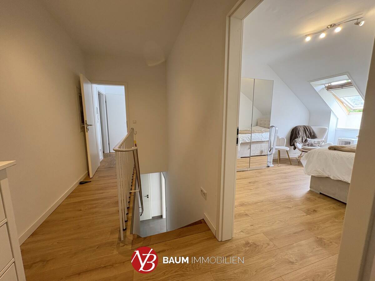 Großzügiges Wohnen auf zwei Ebenen - 6-Zimmer-Maisonettewohnung mit 3 Balkonen in Niederkassel