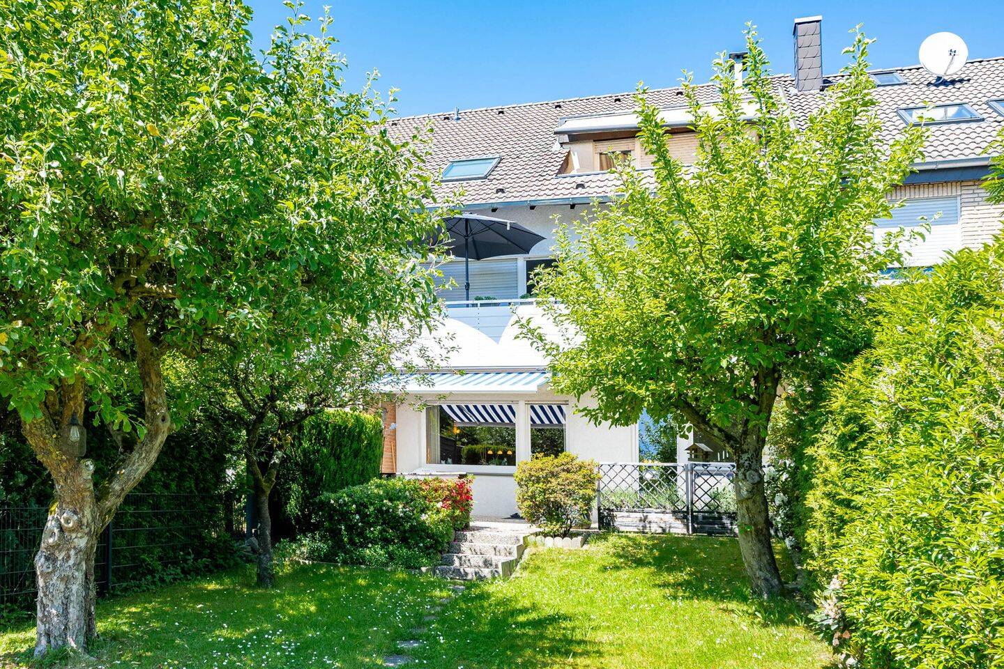 KEINE KÄUFERPROVISION Tolle Erdgeschosswohnung mit eigenem Garten & Garage in Bielefeld Schildesche