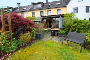 Charmantes Reihenmittelhaus mit großem Potenzial und Garten